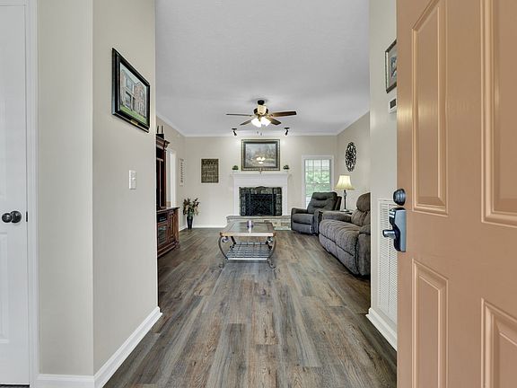 4th image of 1706 Claire Ct