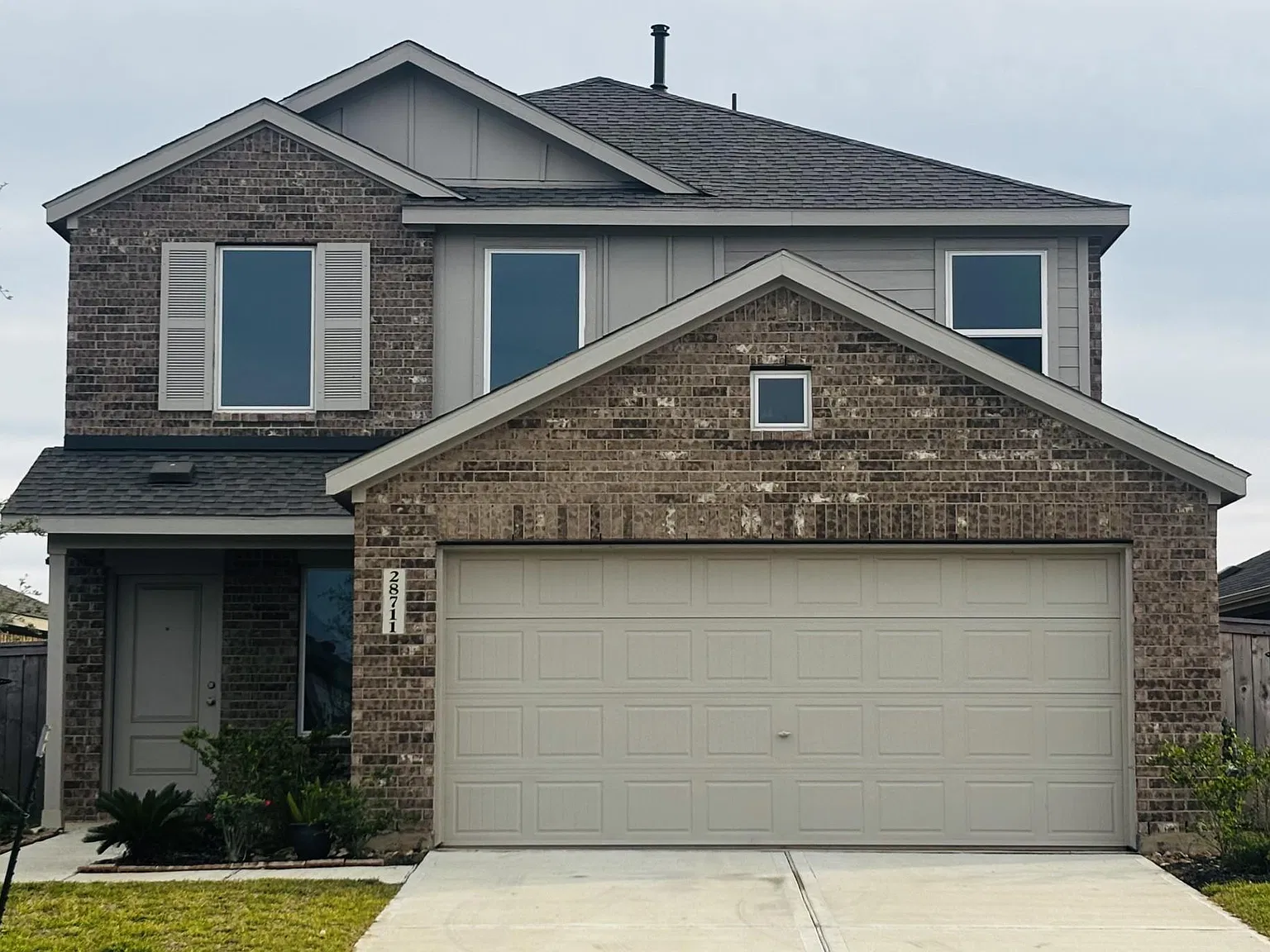 4 bed, 2.5 bath, 1970 sqft, $2,000 — Photo 2