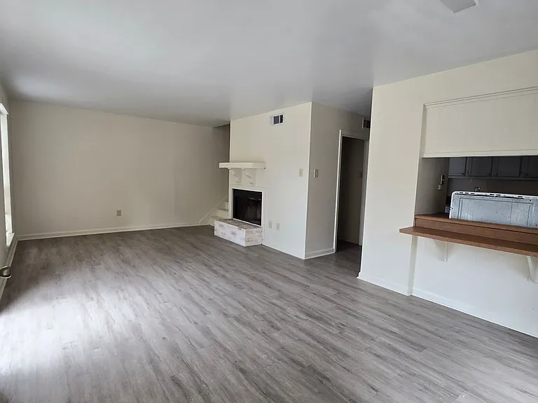 8469 Governor Dr — Photo 17