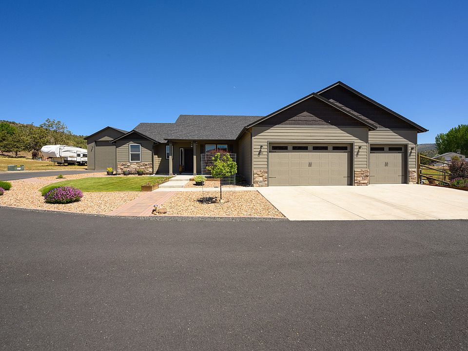 1st image of 3199 SE Gravy Gulch Way