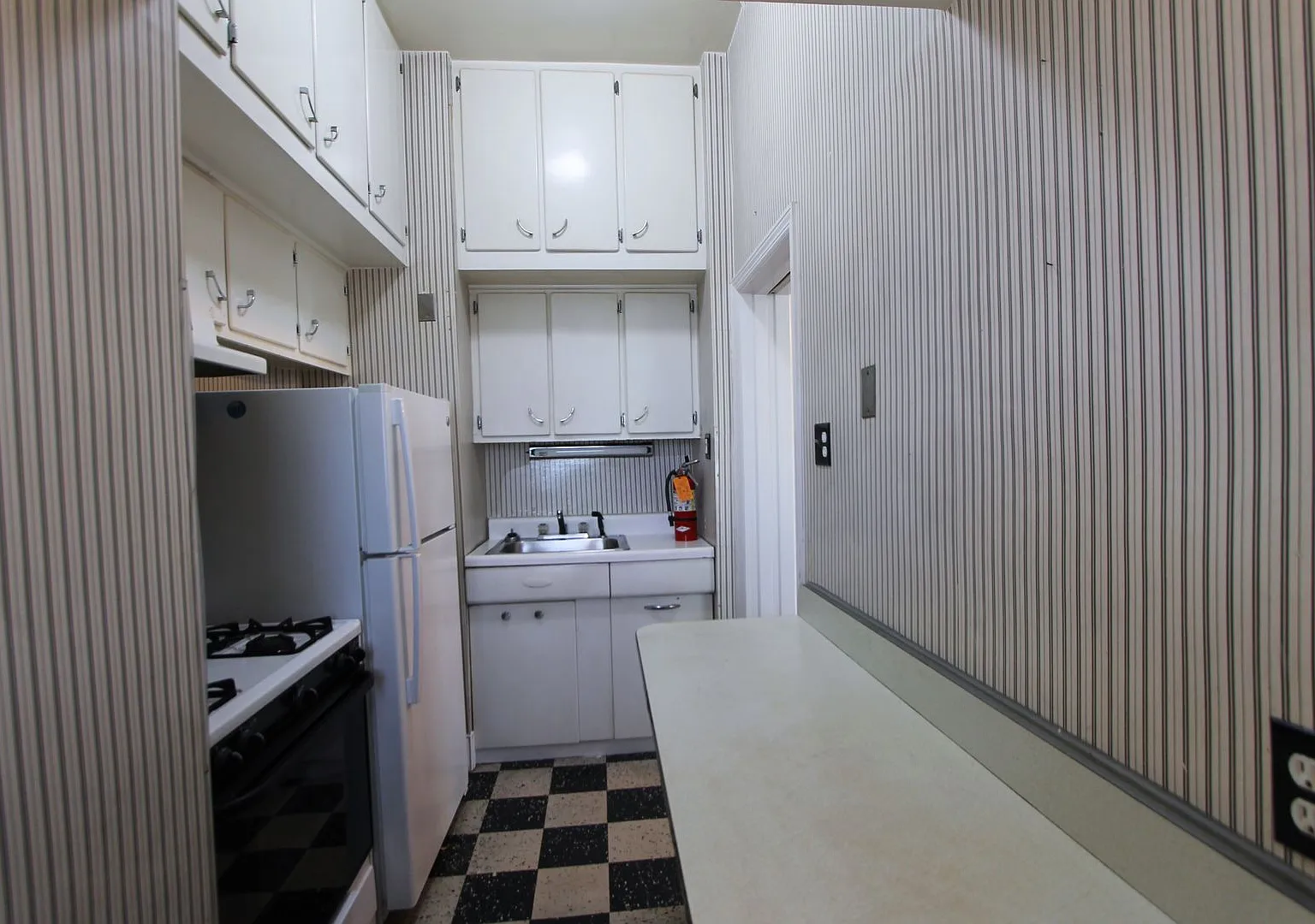 119 East Johnson — Photo 3