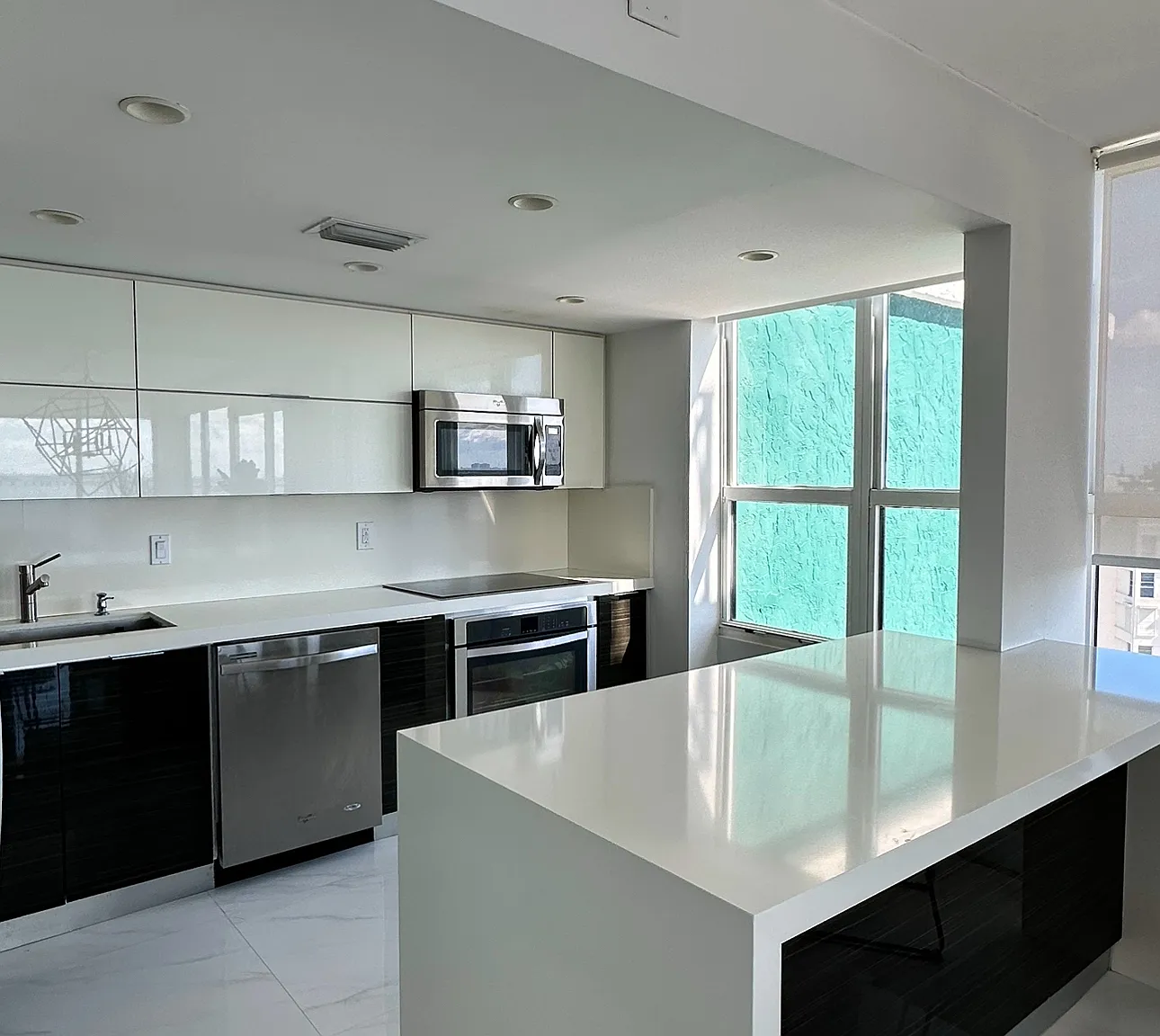 2 bed, 1400 sqft, $5,100 — Photo 1