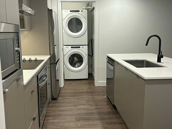 4th image of 1471 Saint Paul St #2205