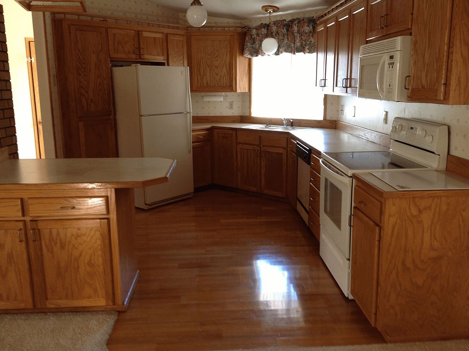 2nd image of 351 Monroe Ct NE