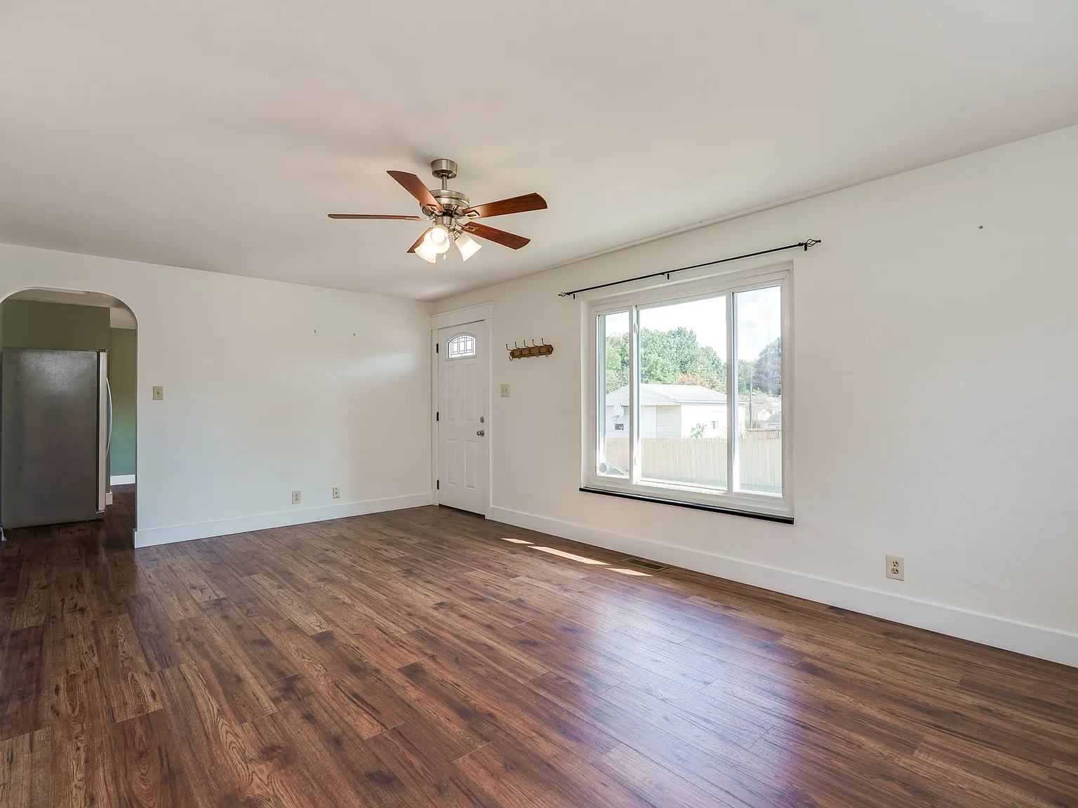 4 bed, 1.5 bath, 1250 sqft, $1,950 — Photo 3