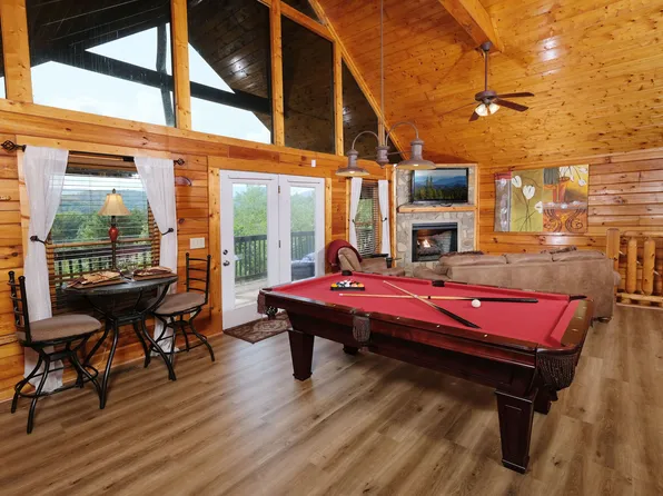 550 Royal Coachman Dr, Pigeon Forge, TN 37863