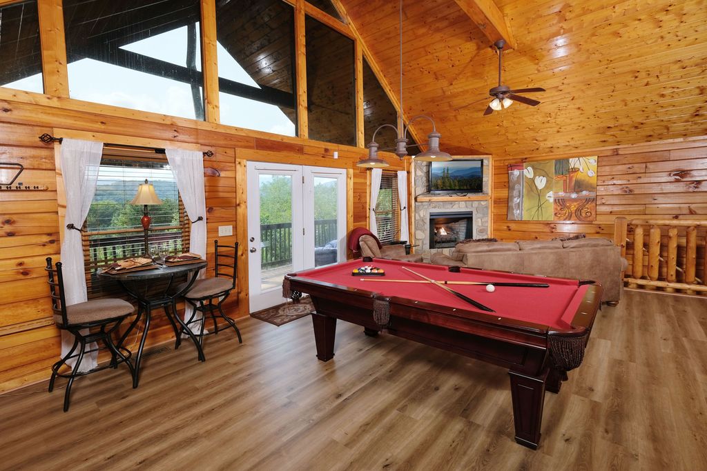 550 Royal Coachman Dr - Property Image