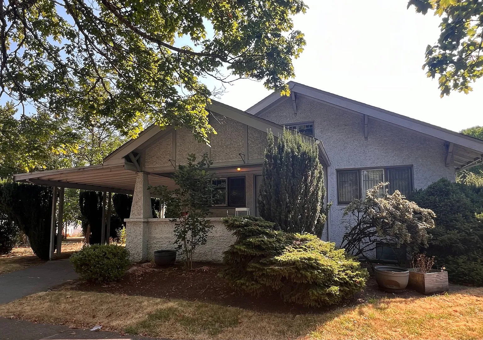 Vintage 3BD Home w/ Single Car Garage! — Photo 1