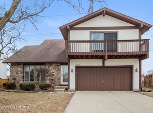 1435 W Royal Dr, Addison, IL 60101