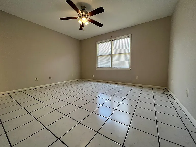 809 Robin Hood Trl — Photo 7