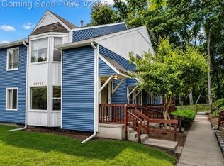 44750 Bayview Dr APT 37, Novi, MI 48377