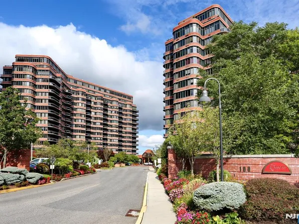 100 Carlyle Dr APT 10DS, Cliffside Park, NJ 07010