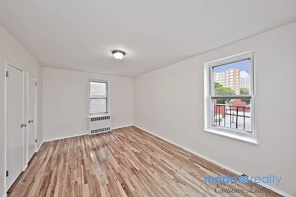 Rented by Moda Realty | media 22