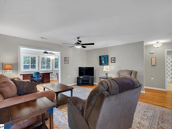 5th image of 5 Sunbriar Dr