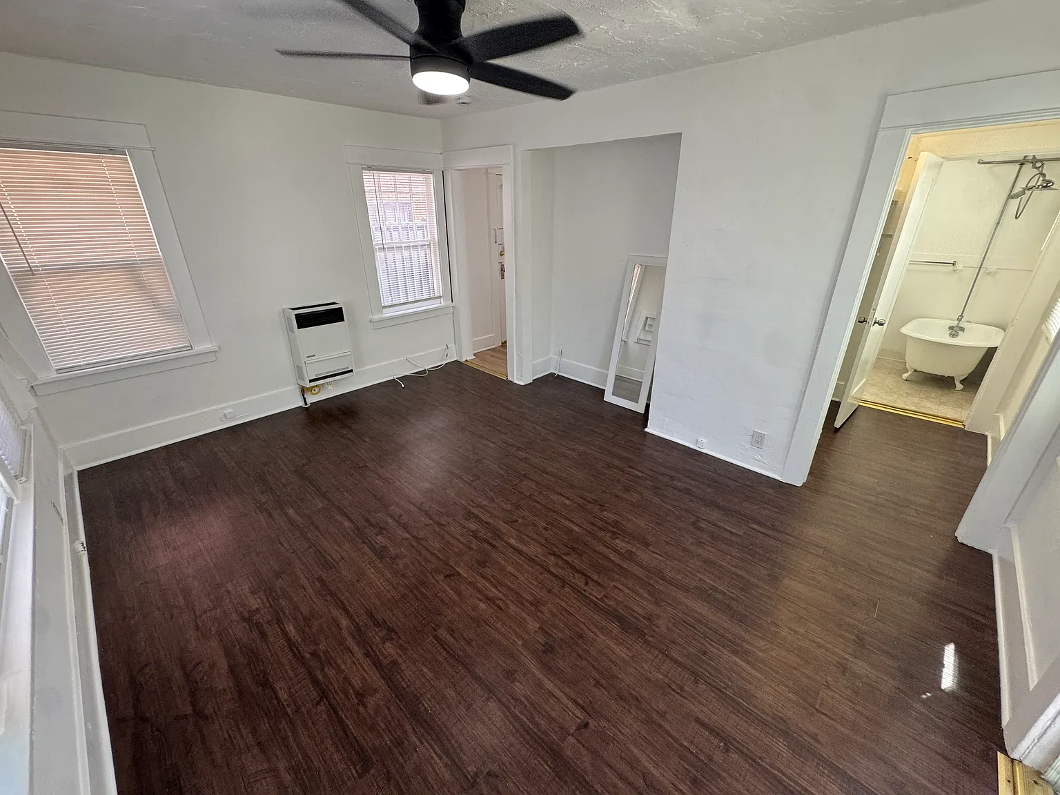 Studio, 400 sqft, $1,325 — Photo 2