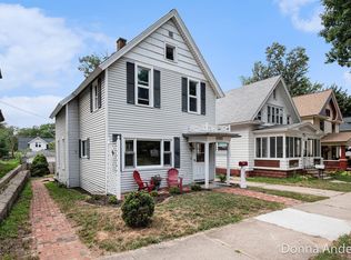 1025 Tamarack Ave NW, Grand Rapids, MI 49504