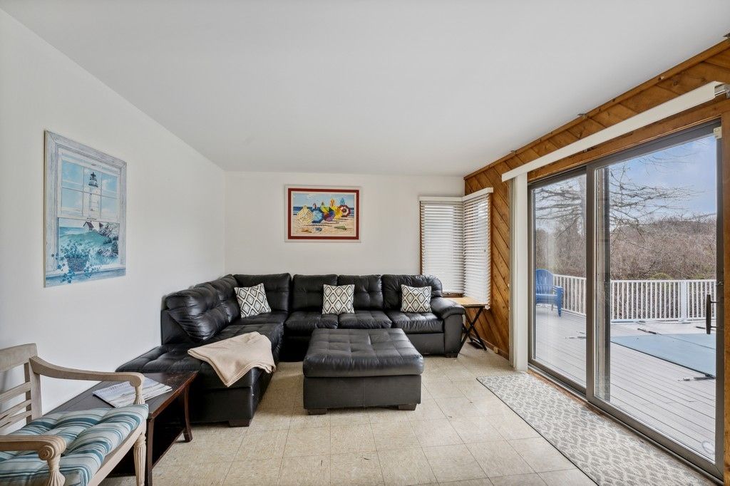  Family room to pool