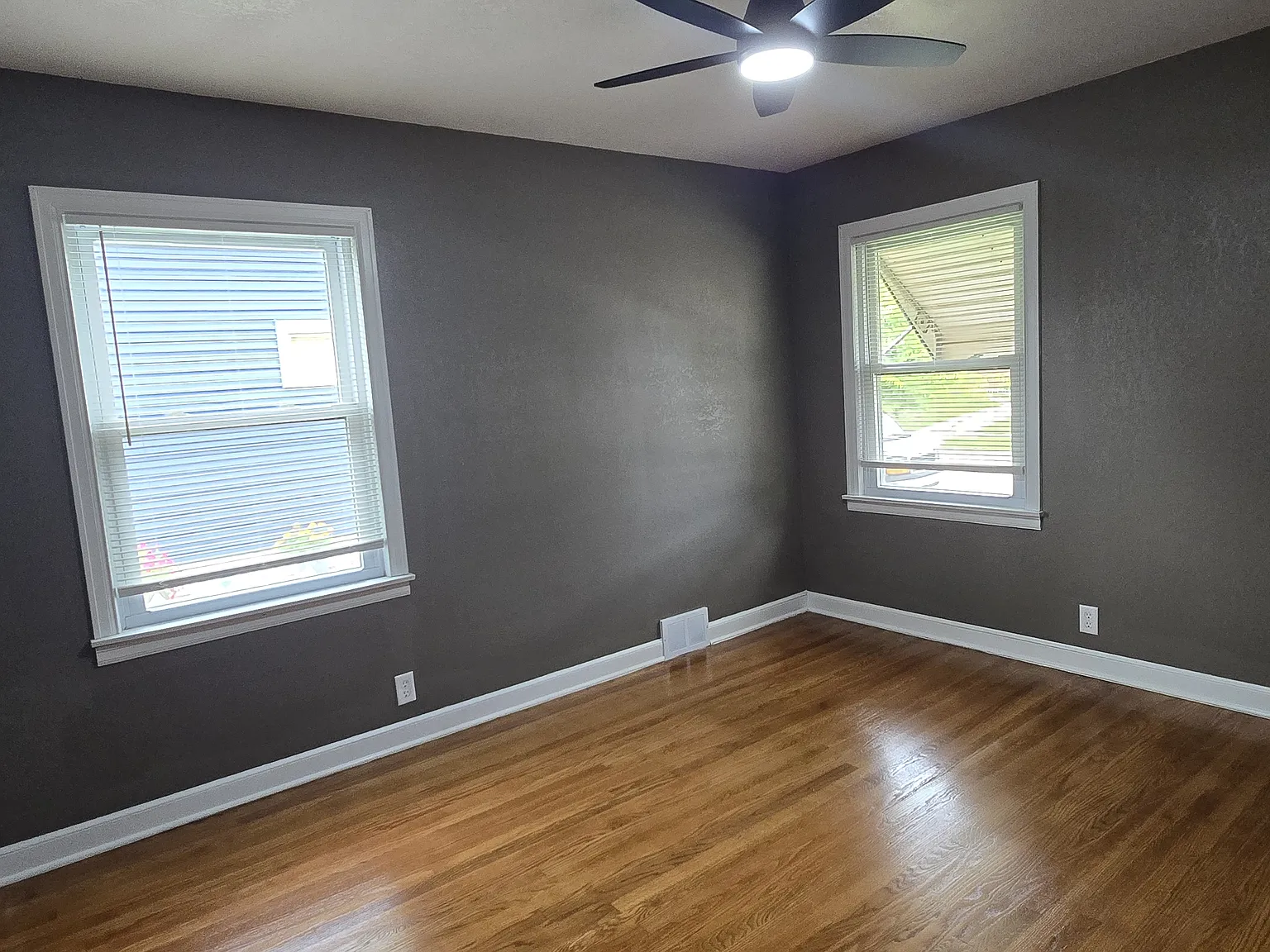 3 bed, 950 sqft, $2,300 — Photo 4