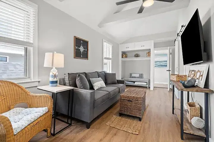 2 bed, 825 sqft, $2,450 — Photo 2