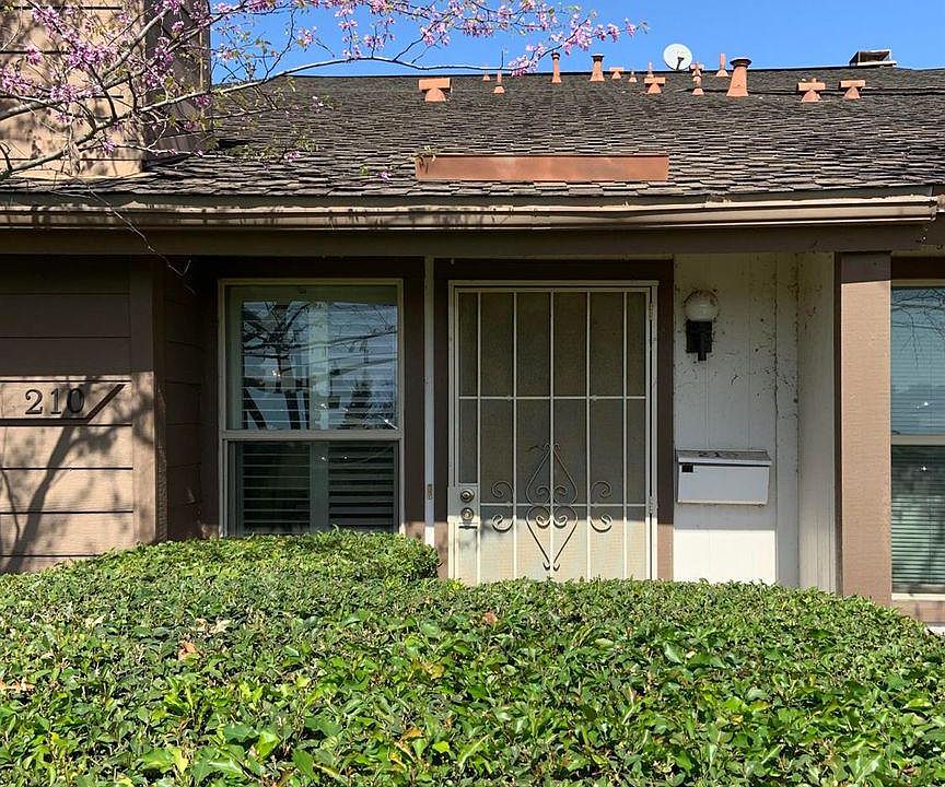 1st image of 210 Touchstone Pl