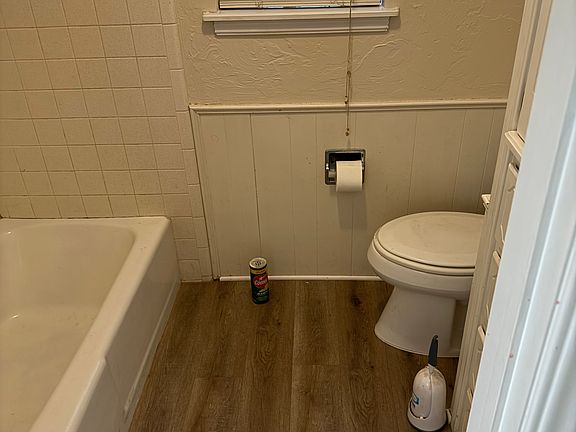 4th image of 7001 N Libby Ave