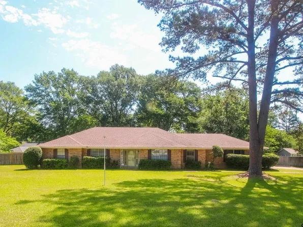 8524 Radcliffe Dr, Tyler, TX 75703