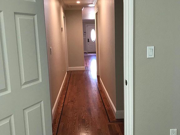 4th image of 806 9th Ave