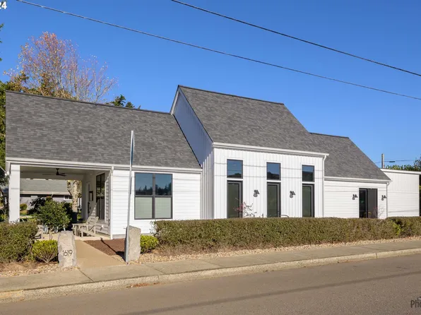 1619 2nd St, Florence, OR 97439