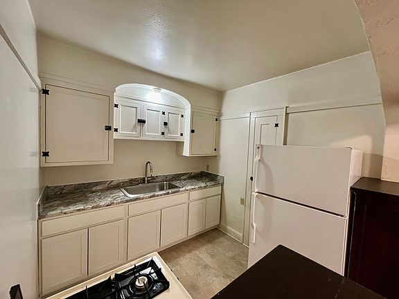 4th image of 4460 N Oakland Ave APT 11