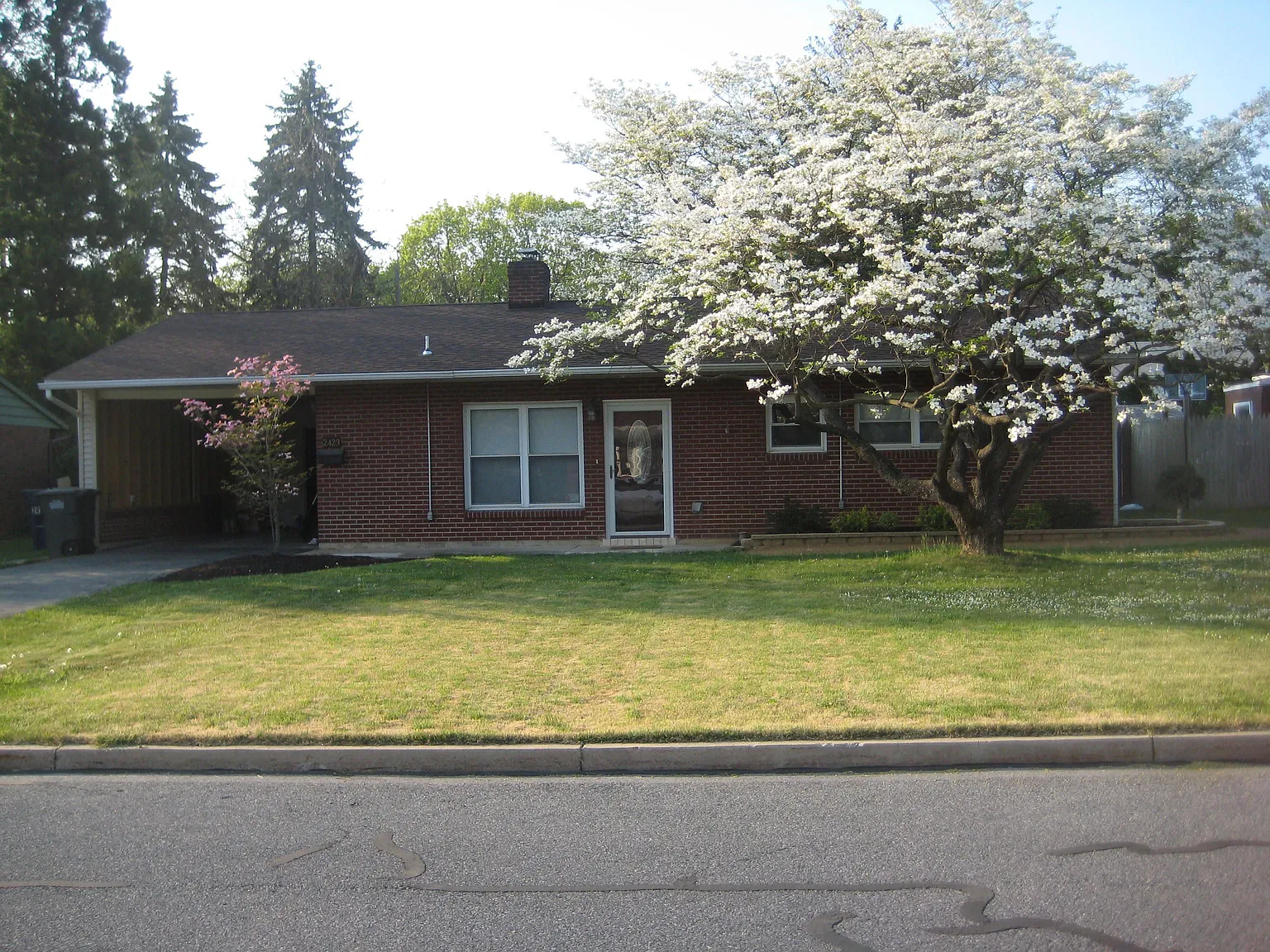 2423 W Highland St photo 1