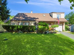 41 Sundial Ln, Bellport, NY 11713