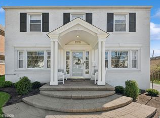 228 E May St, Elmhurst, IL 60126