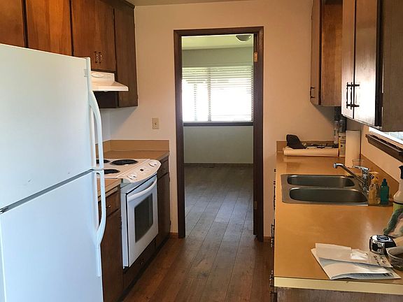 2nd image of 2526 Haines St