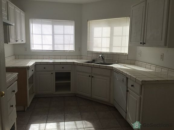 2nd image of 1018 Cliffbrook Hedge Ave