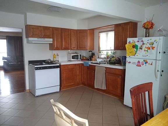 3rd image of 1008 W Hillside Dr