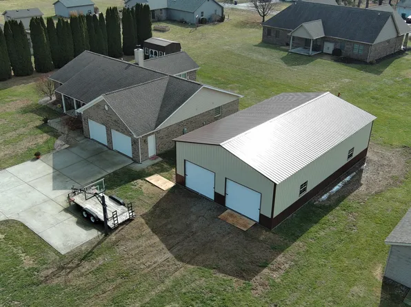 167 W Kings Hwy, Rushville, IN 46173