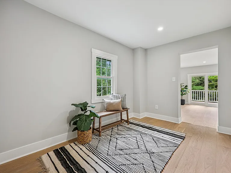 218 Biddulph Rd — Photo 4