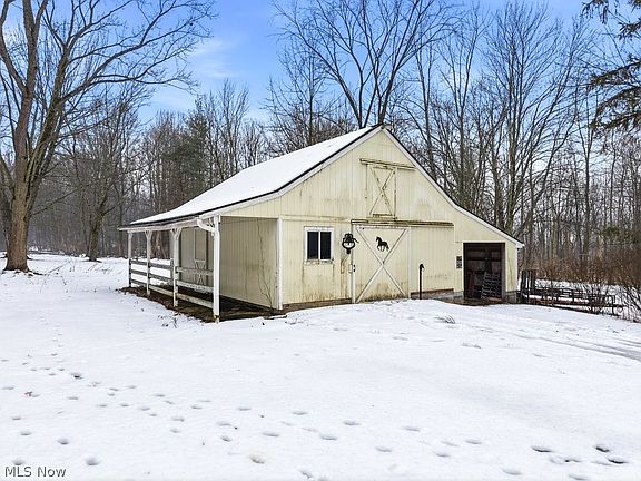 3rd image of 1144 Nesbitt Rd