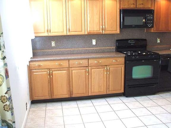3rd image of 426 Pine St