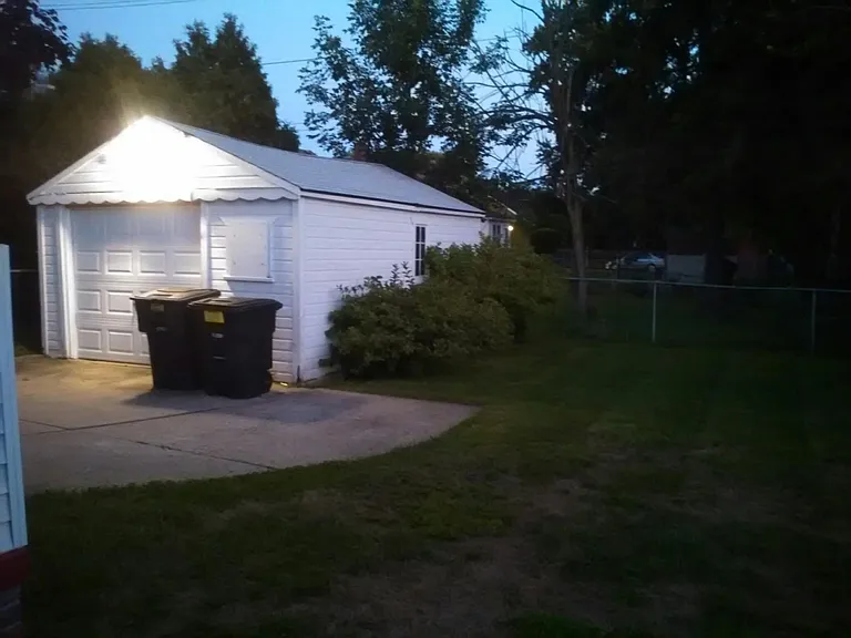 8631 W Outer Dr — Photo 18