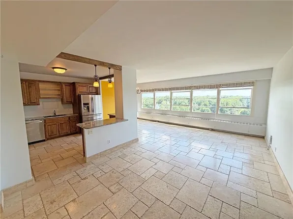 333 W Meyer Blvd APT 1215, Kansas City, MO 64113