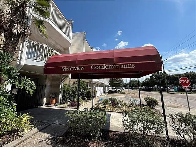 2 bed, 1.5 bath, 967 sqft, $1,550 — Photo 2