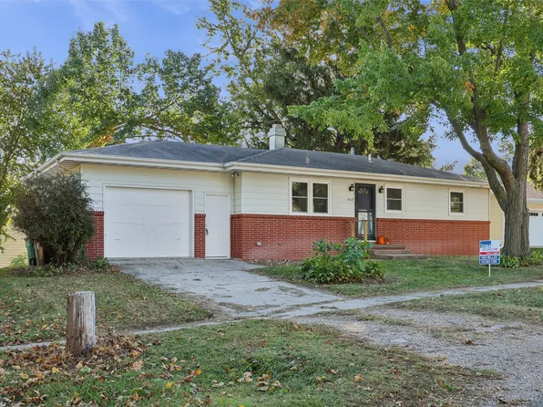 402 S Main St, Prairie City, IA 50228