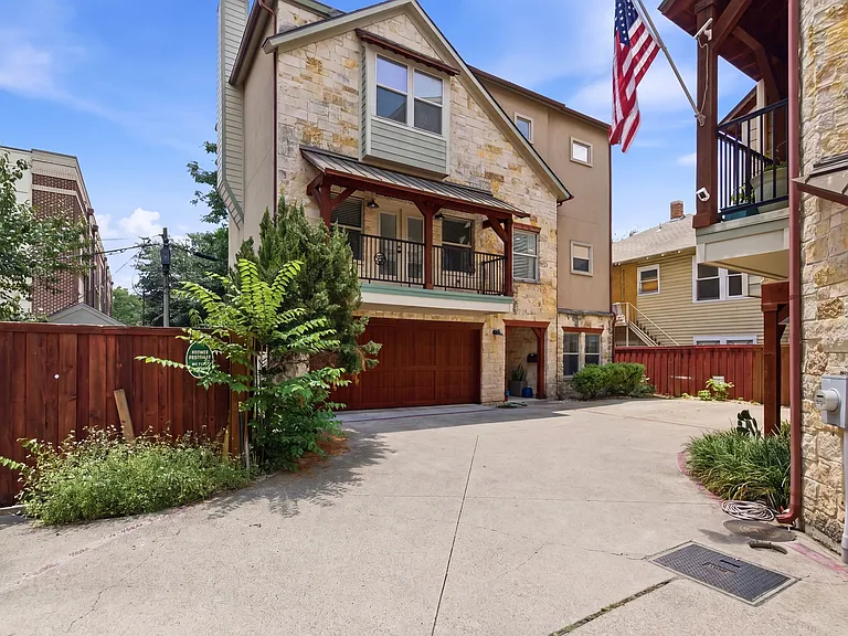1715 Lewis Ct — Photo 1