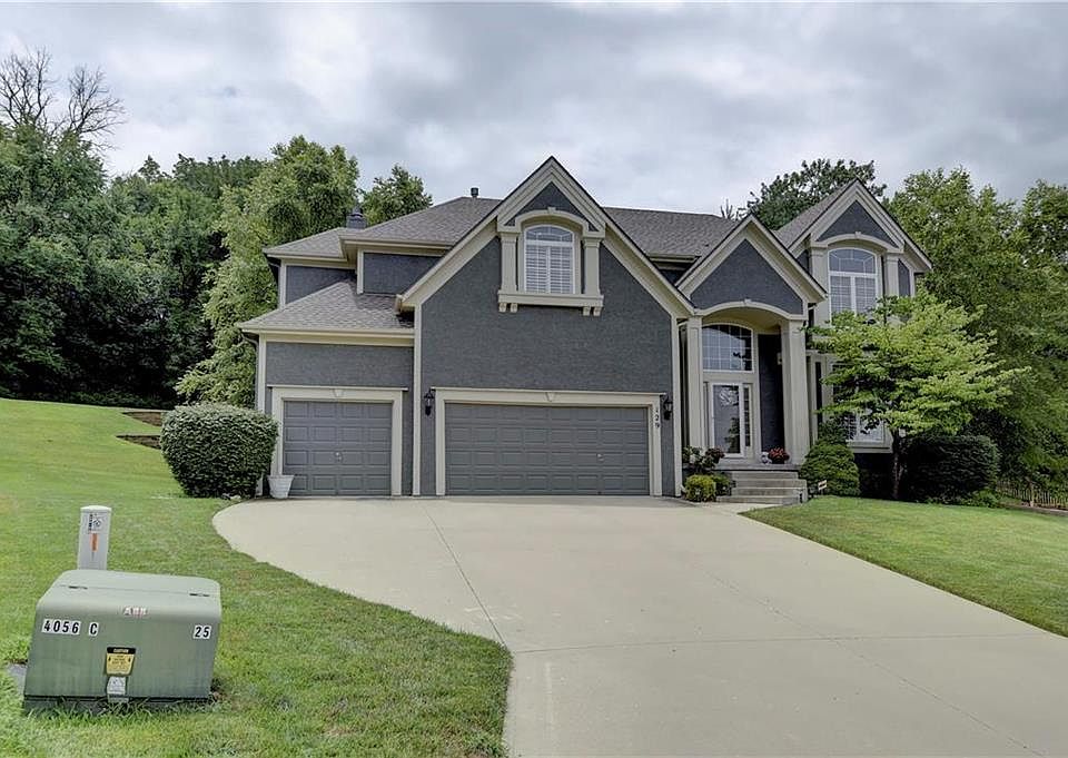 1st image of 129 NE Misty Meadows Ct