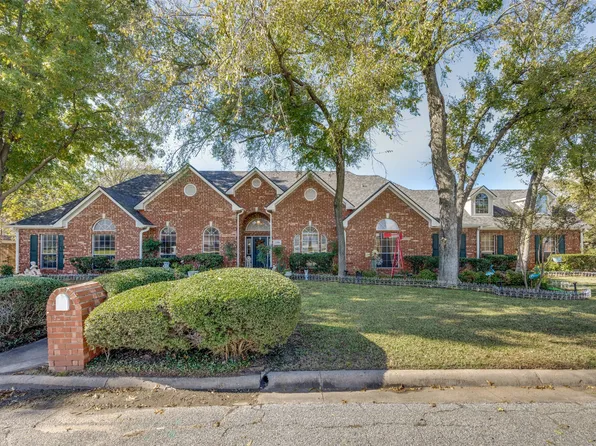 2210 Meadows Ln, Sherman, TX 75092