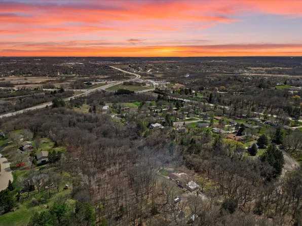 W269S3492 MERRILL HILLS ROAD, Waukesha, WI 53189