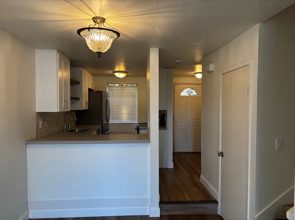 2352 Caringa Way Unit E, Carlsbad, CA 92009