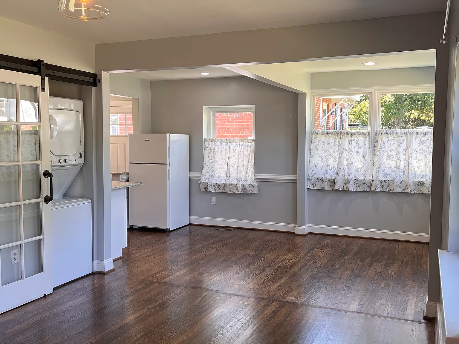 3 bed, 1025 sqft, $2,150 — Photo 3