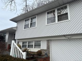 31 Seton Court, Old Bethpage, NY 11804